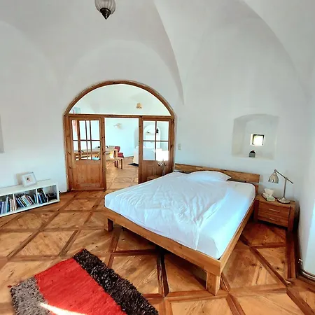 Stylish Getaway At Austrian Renaissance Castle Appartement *