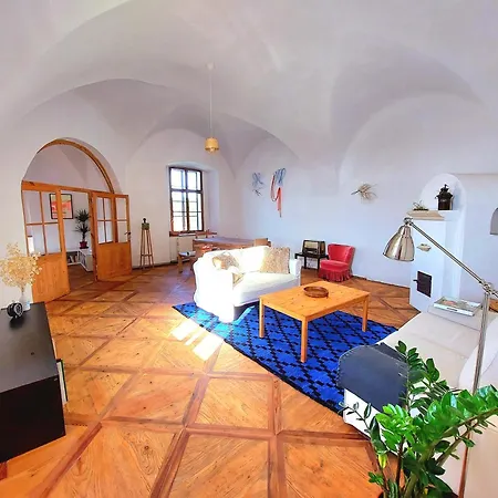 Stylish Getaway At Austrian Renaissance Castle Apartamento