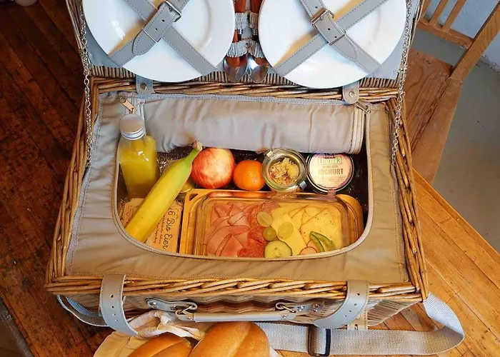 Stylish Getaway At Austrian Renaissance Castle شقة *